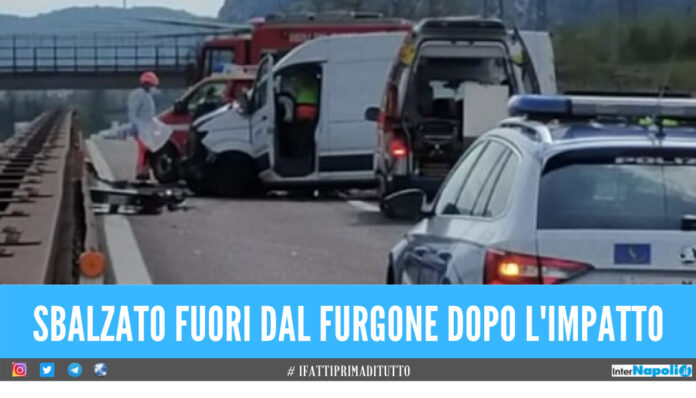 Sbalzato fuori dal furgone dopo l'incidente, Aversa in lacrime per la morte di Antonio