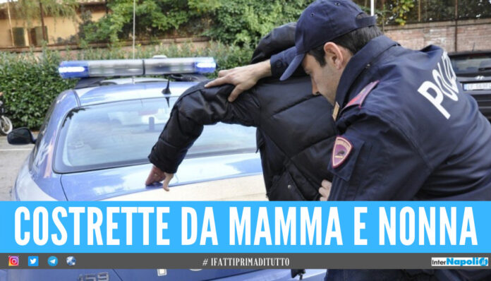 Faceva prostituire le figlie minorenni con un anziano, in cambio cibo e sigarette