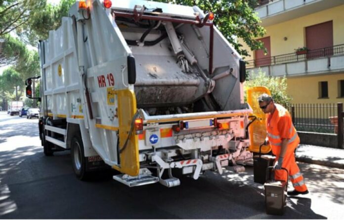 raccolta_rifiuti-02 Sciopero degli addetti alla raccolta rifiuti, niente ritiro anche a Giugliano: il comunicato dei sindacati