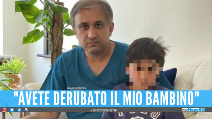 Lascia l'iPhone al figlio piccolo, lui spende oltre mille euro per un gioco