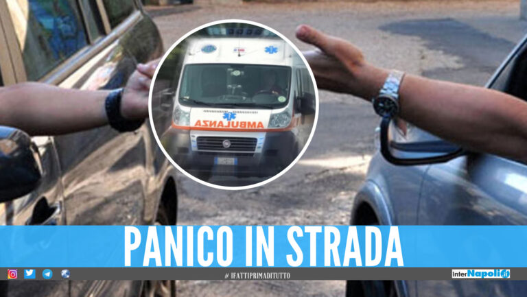 Lite nel traffico finisce nel sangue a Napoli, 36enne accoltella minorenne e colpisce l'ambulanza