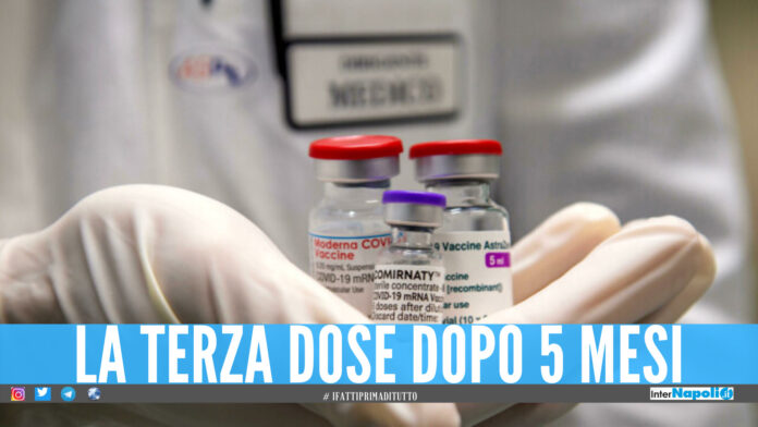 Vaccino Covid, in Israele si parte con la terza dose: è il primo Paese al mondo
