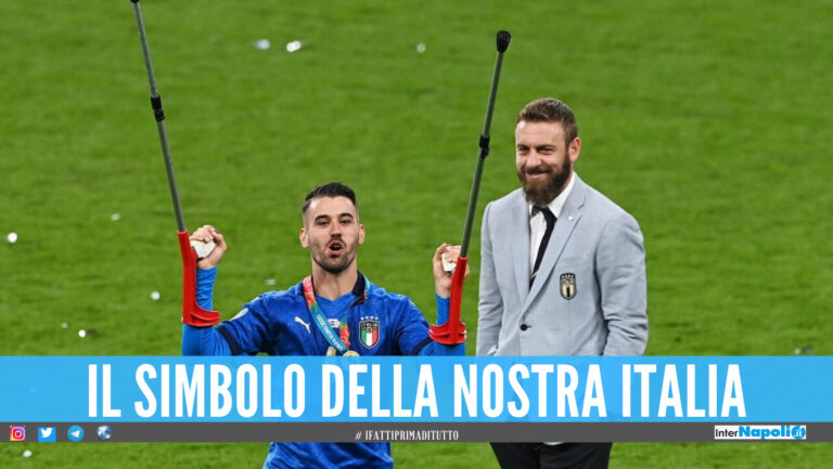La favola di Spinazzola, festeggia a Wembley con le stampelle: il simbolo della forza con l'Italia