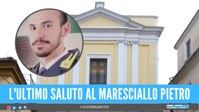 Caserta in lacrime per Pietro, l'addio al maresciallo 25enne morto nell'incidente in Calabria