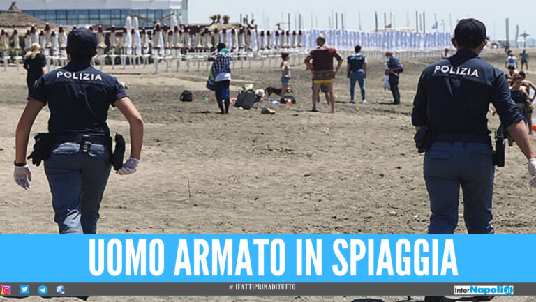 "Vattene, ci stai dando fastidio", lui caccia un'arma: caos sulla spiaggia in provincia di Napoli