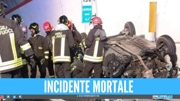 Schianto fatale sul raccordo della Salerno-Reggio, 4 feriti e 2 morti: a bordo anche due bimbi