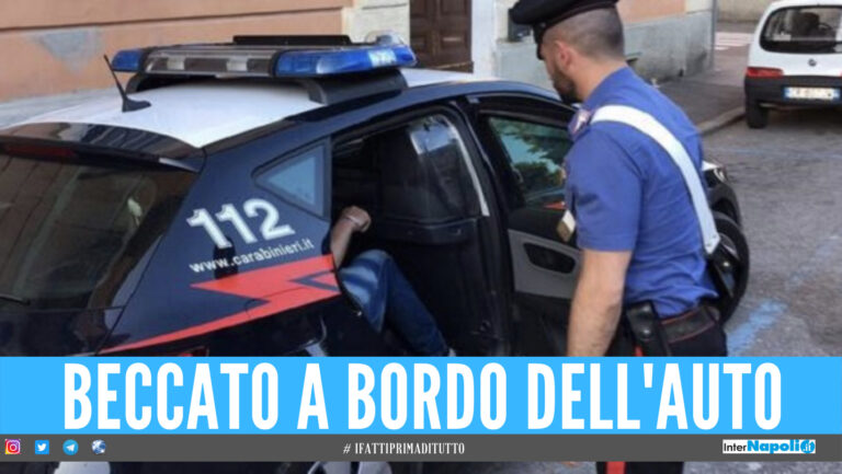 Rapina e colpisce l’ex compagna, poi scappa con la sua auto: arrestato a Qualiano