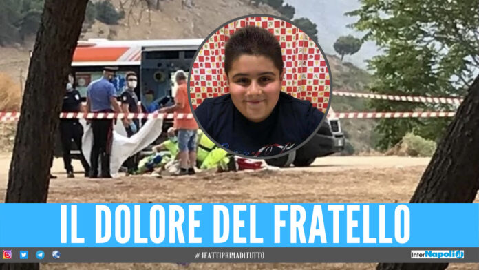 Gabriele morto schiacciato dalla porta, il video del fratello in lacrime su Fb: Gabriele morto schiacciato dalla porta, il video del fratello in lacrime su Fb: