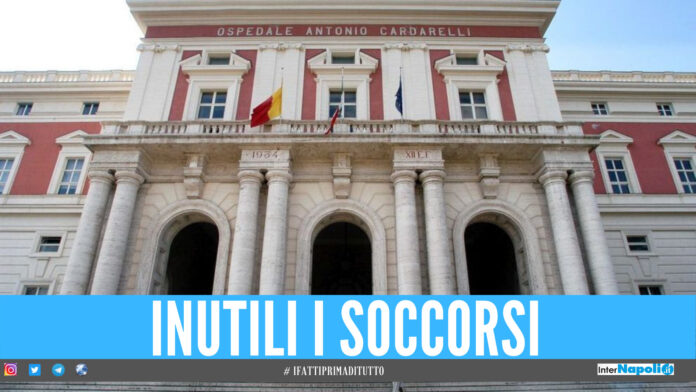 Tragedia all'ospedale Cardarelli, 22enne cade dal terzo piano e muore sul colpo