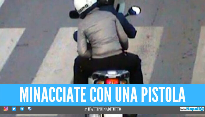 Rapina a bordo di uno scooter a Napoli, 2 donne ferite: una è in gravi condizioni
