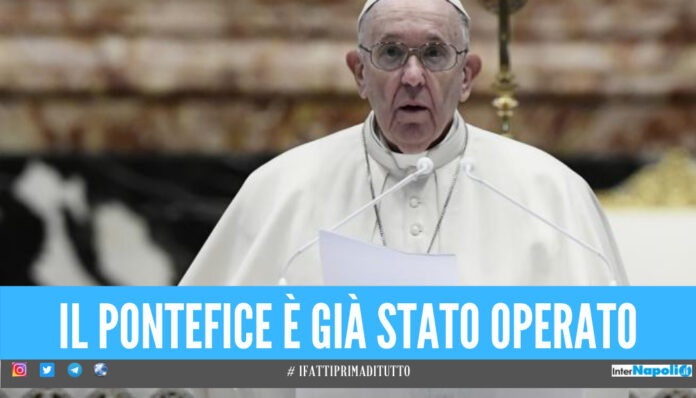 Che cos'è la diverticolosi, la malattia di Papa Francesco: può perforare l'intestino