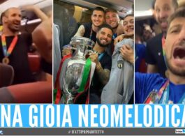 italia neomelodica I giocatori dell'Italia pazzi per il neomelodico, i video dei cori in pullman