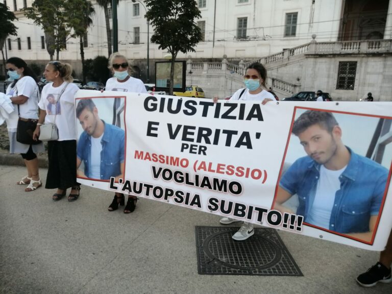 Giallo sulla morte di Massimo, i familiari del 31enne di Villaricca: “Non si è ucciso”