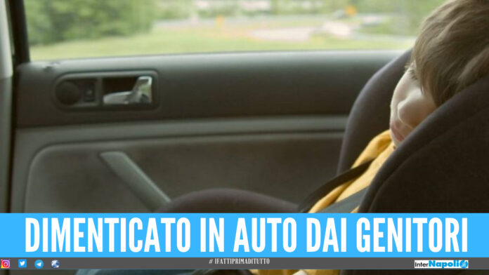 bimbo morto in auto