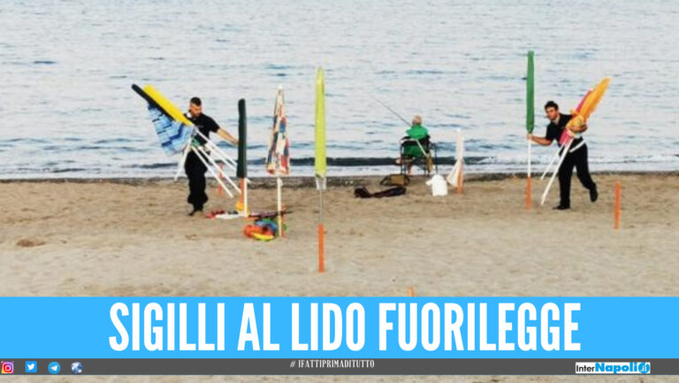Blitz sul lido in Campania, sequestrati ombrelloni e giochi lasciati in spiaggia
