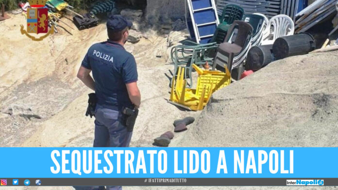 Sequestrato lido abusivo a Napoli, lettini e sedie affittati senza autorizzazione