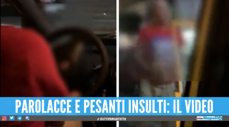 Lite tra tassisti abusivi a Napoli per trasportare clienti, il video su Tik Tok diventa virale