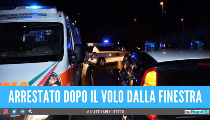 Tenta furto in una casa in provincia di Napoli, lo scoprono e si lancia dalla finestra: ladro in ospedale Tenta furto in una casa in provincia di Napoli, lo scoprono e si lancia dalla finestra: ladro in ospedale