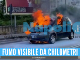 Auto in fiamme a Secondigliano