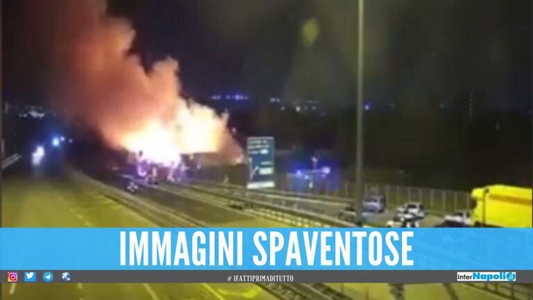 [VIDEO]. Incendio nella notte sulla Napoli-Salerno, fumo invade le corsie