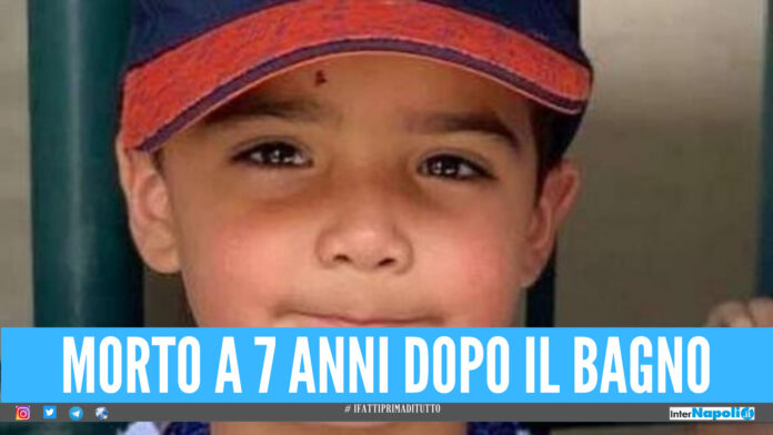 Bimbo di 7 anni muore dopo aver fatto il bagno, ha contratto un'infezione fatale