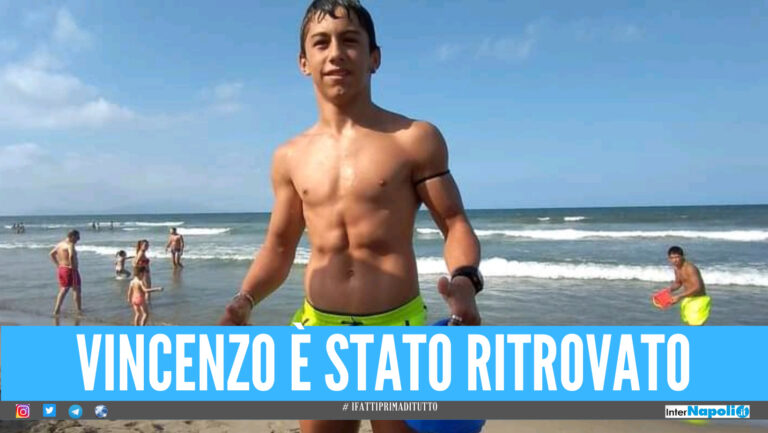 Lacrime ma di gioia a Qualiano, il 13enne Vincenzo ritrovato a Villaricca nella villa comunale