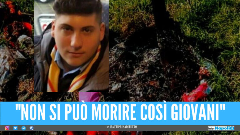 Guantoni da pugile, fiori e lumini dov'è stato ucciso Gennaro: "Sconvolti per la sua morte"