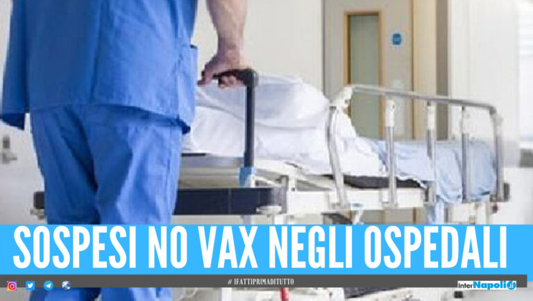 Rifiutano la vaccinazione contro il Covid, sospesi 23 sanitari dall'Asl Napoli 2