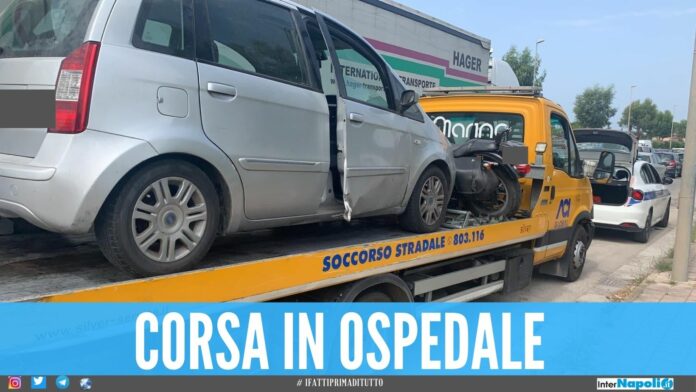 Scontro tra auto e moto lungo la Domiziana, traffico sulla via del mare
