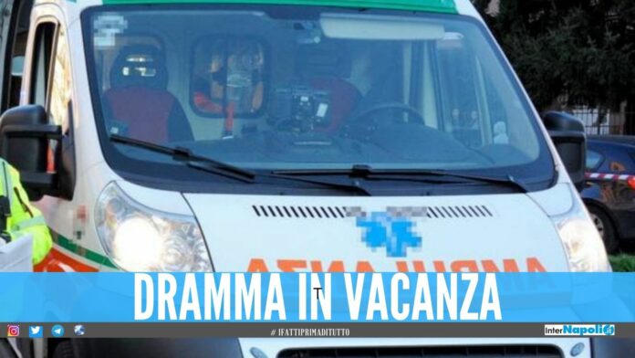 Tragedia nel villaggio a Baia Domizia, muore durante le vacanze