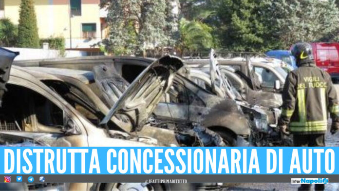 Concessionaria in fiamme (foto generica)