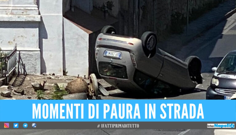 Incidente a Giugliano, auto si ribalta dopo lo schianto davanti alla chiesa
