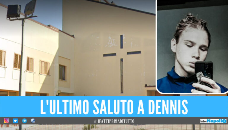 Giugliano si prepara per l'ultimo saluto a Dennis, oggi i funerali del 18enne morto nell'incidente