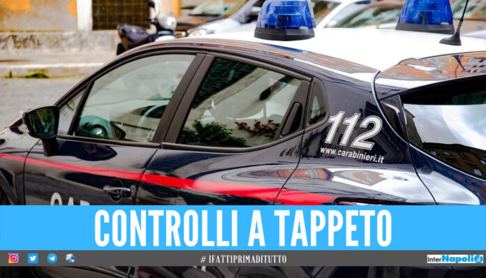 Raffica di controlli a Casavatore, fermate 60 persone e 40 veicoli: scatta anche un arresto