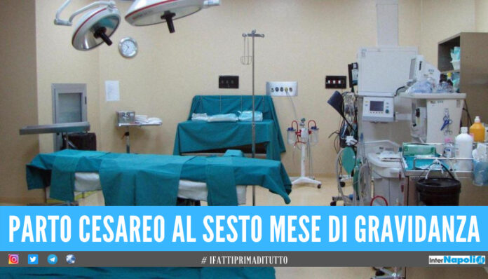 Donna incinta in terapia intensiva a Napoli, non era vaccinata: «Rischia anche il neonato»