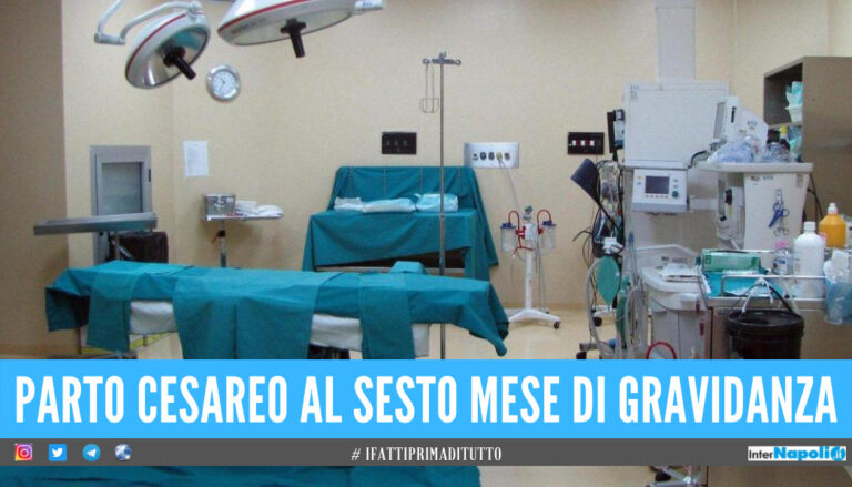 Donna incinta in terapia intensiva a Napoli, non era vaccinata: «Rischia anche il neonato»