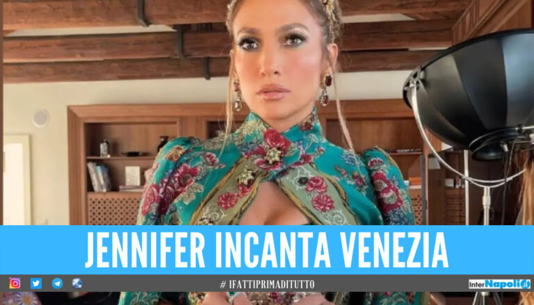 Tutti pazzi per Jennifer Lopez, oltre 2 milioni di like per il vestito alla sfilata di Venezia