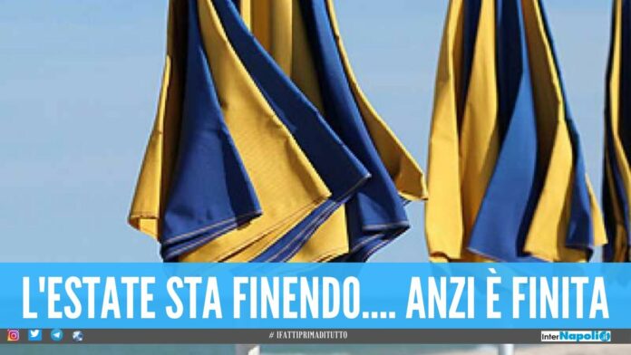 Addio ad ombrelloni e lettini, scatta l'allerta meteo in Campania