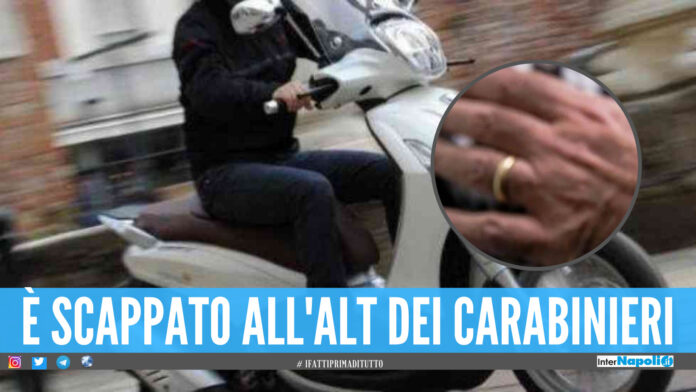 Ruba la fede nuziale ad un uomo in provincia di Napoli, il ladro cade dallo scooter e viene arrestato Ruba la fede nuziale ad un uomo in provincia di Napoli, il ladro cade dallo scooter e viene arrestato