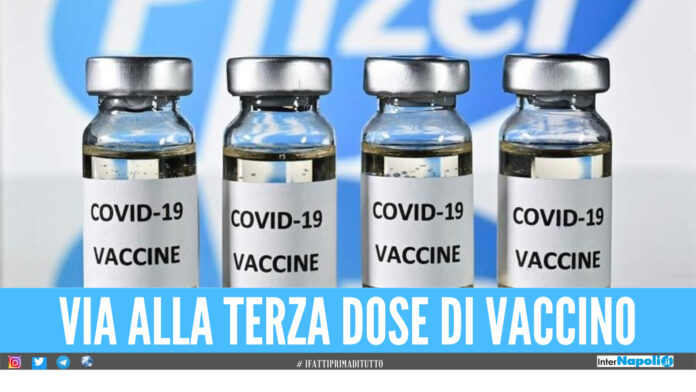 Covid, da lunedì a Napoli via alla terza dose: sarà per le persone più 'fragili'