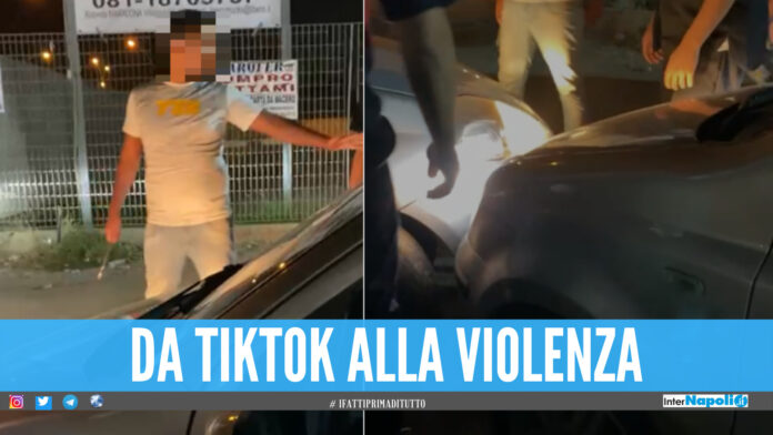 Nella foto il momento dell'aggressione in strada dopo gli scontri su 'TikTok'. I giovani, però, erano estranei ai fatti