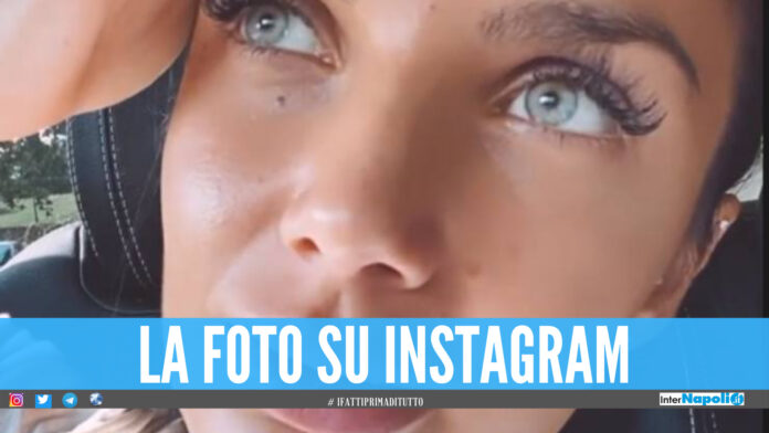 'Incidente' hot per Elettra Lamborghini, il cagnolino le morde il sedere