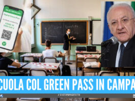 A scuola col Green pass in Campania, De Luca chiarisce le regole: "Sanzioni a chi non le rispetta"