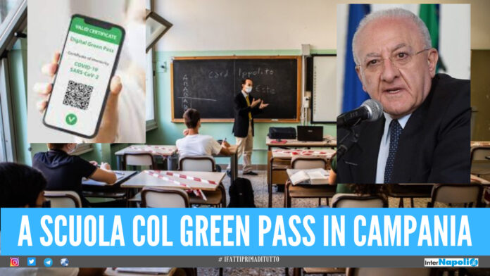 A scuola col Green pass in Campania, De Luca chiarisce le regole: 