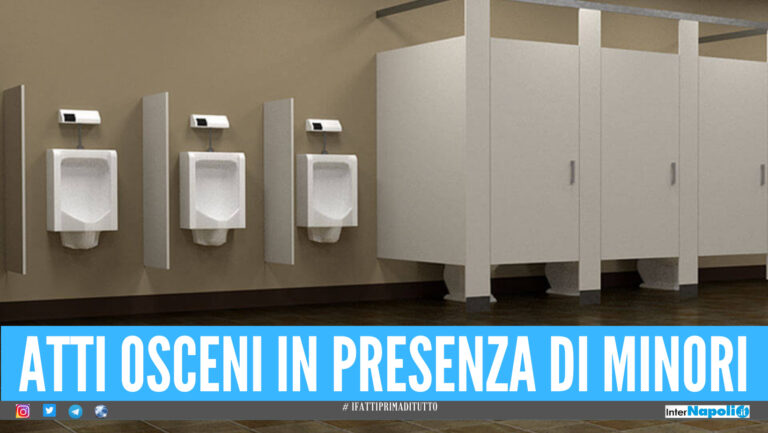 Mostra genitali nel bagno ad un bimbo, nei guai 32enne della provincia di Napoli