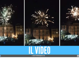 Fuochi d'artificio fuori al Policlinico di Napoli, screen video Francesco Emilio Borrelli