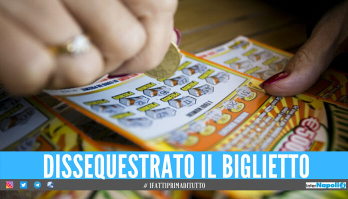 Finalmente la festa a Napoli, l'anziana del 'Gratta e Vinci' rubato avrà i suoi soldi