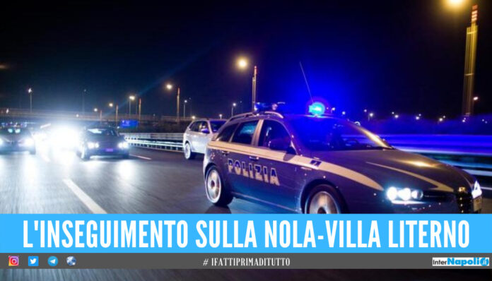 Cade dallo scooter durante l'inseguimento, il conducente torna indietro: Cade dallo scooter durante l'inseguimento, il conducente torna indietro: