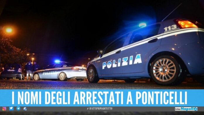 Mitraglietta puntata contro la polizia, 5 arresti dopo la fuga a Ponticelli