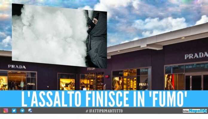 Tentano il colpo all'outlet Prada, 2 assalitori di Napoli si arrendono ai fumogeni